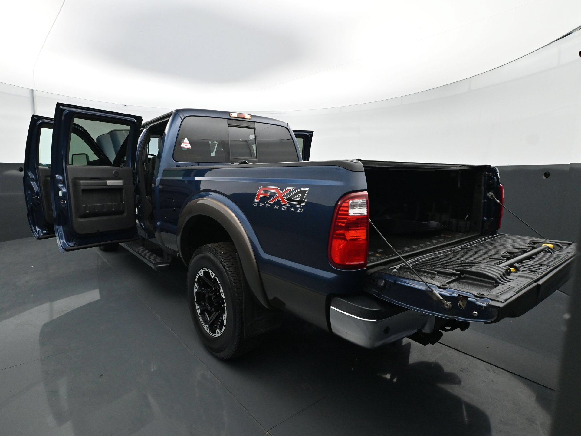 Used 2016  Ford  image 32