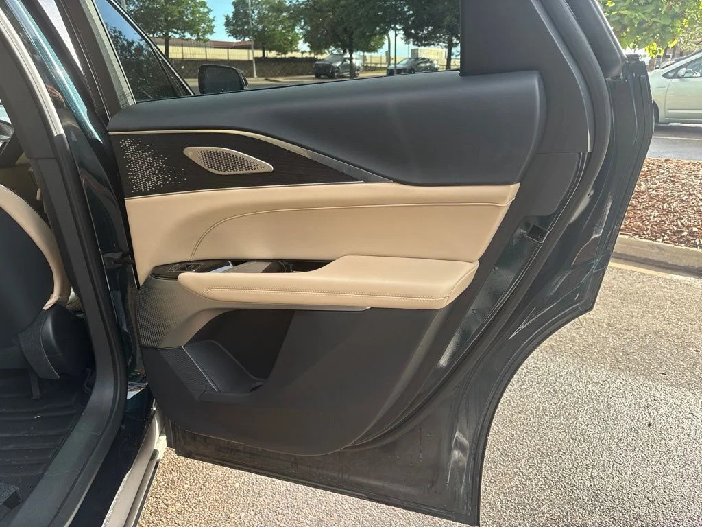 Used 2024 Emerald Cadillac Luxury image 24