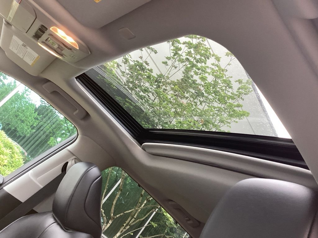 Used 2022  Toyota XLE image 4