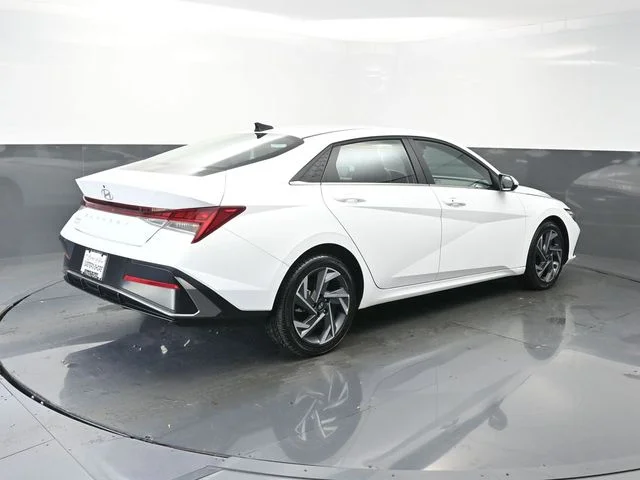 Used 2025 White Hyundai SEL Convenience image 7