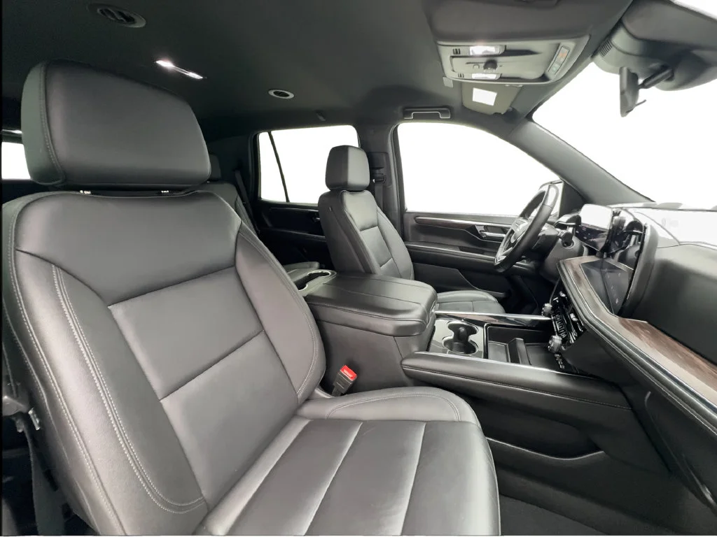 Used 2025 White Chevrolet LT image 40
