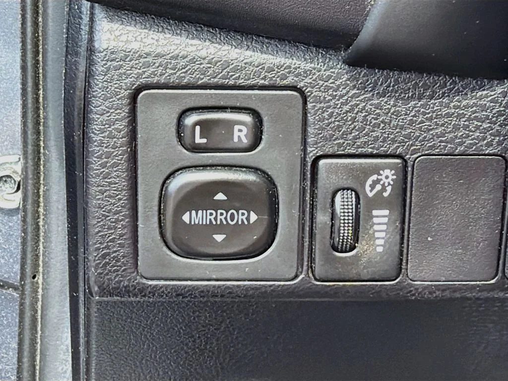 Used 2017 Slate Metallic Toyota L image 28