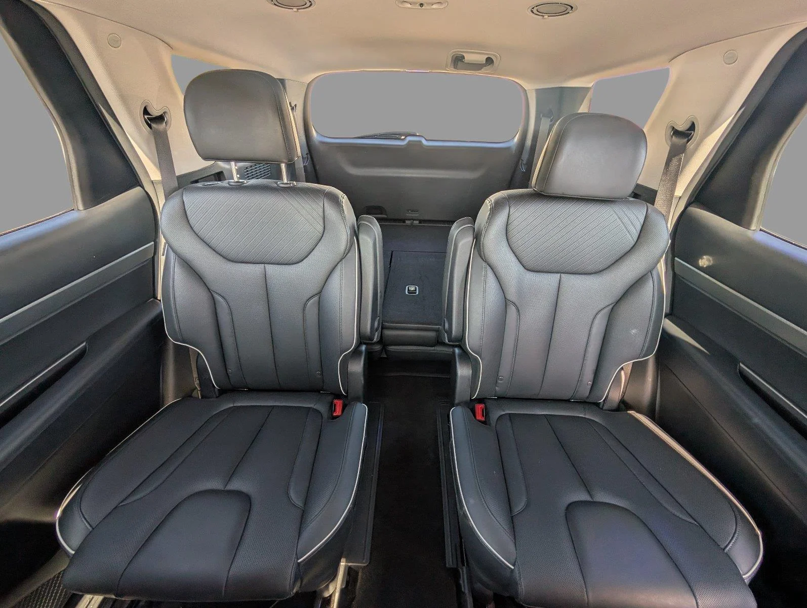 Used 2025 Abyss Black Pearl Hyundai SEL image 31