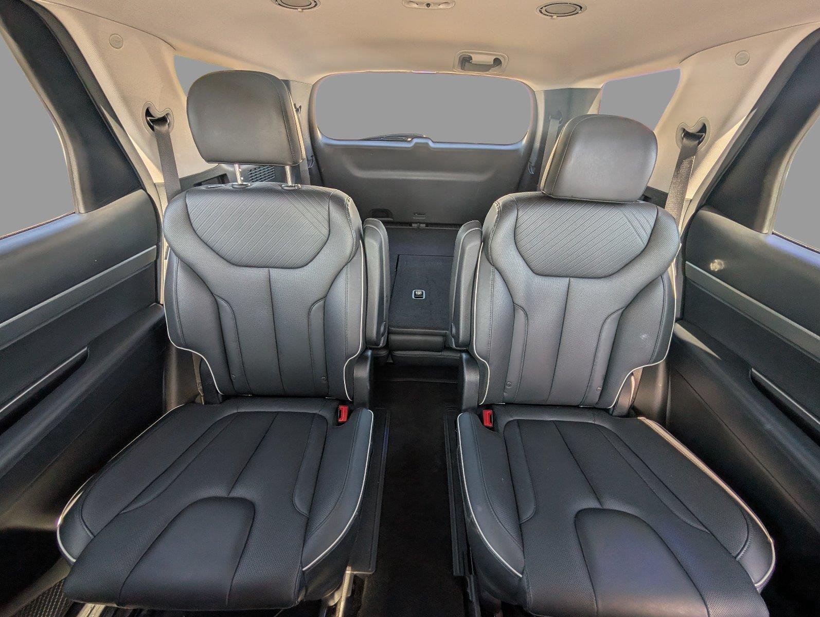 Used 2025 Abyss Black Pearl Hyundai SEL image 31