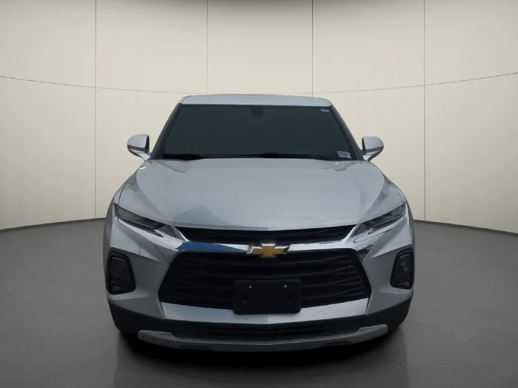 Used 2020 SILVER ICE METALLIC Chevrolet LT image 2