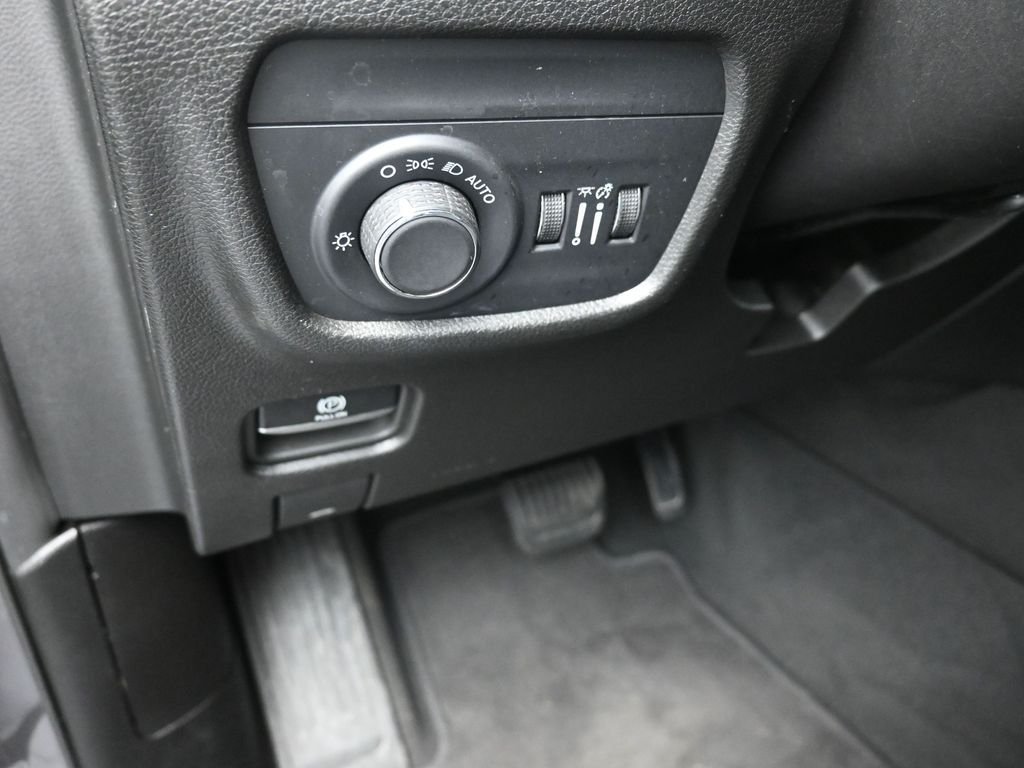 Used 2024 Gray Jeep Altitude image 13