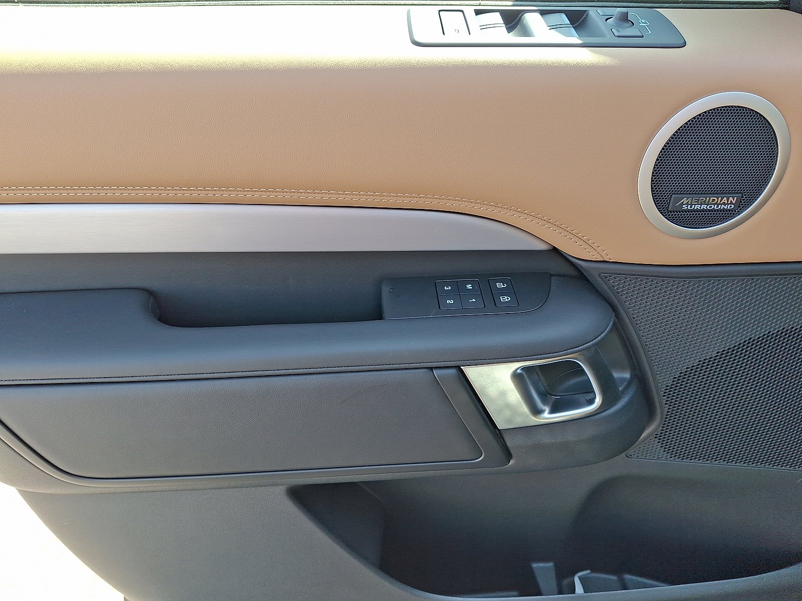 New 2026 Charente Grey Premium Metallic - 1DN Land Rover Tempest Edition image 5