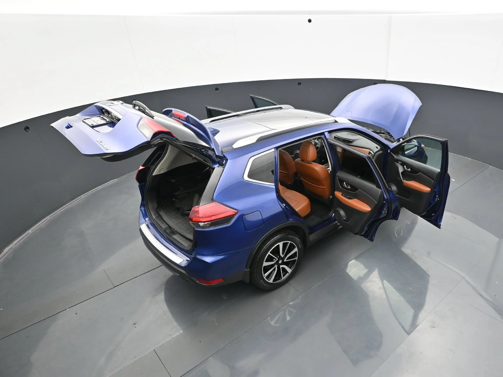 Used 2017 Caspian Blue Nissan SL image 44