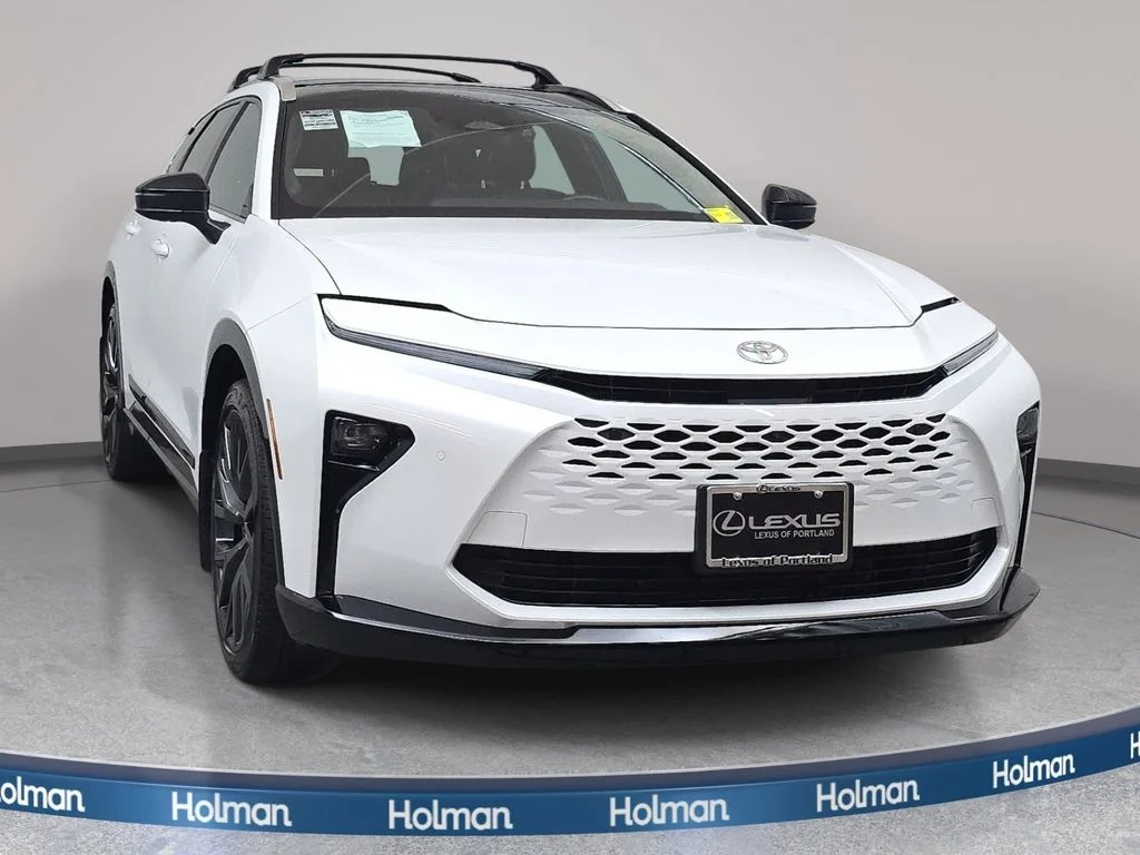 Used 2025 White Toyota Limited image 3