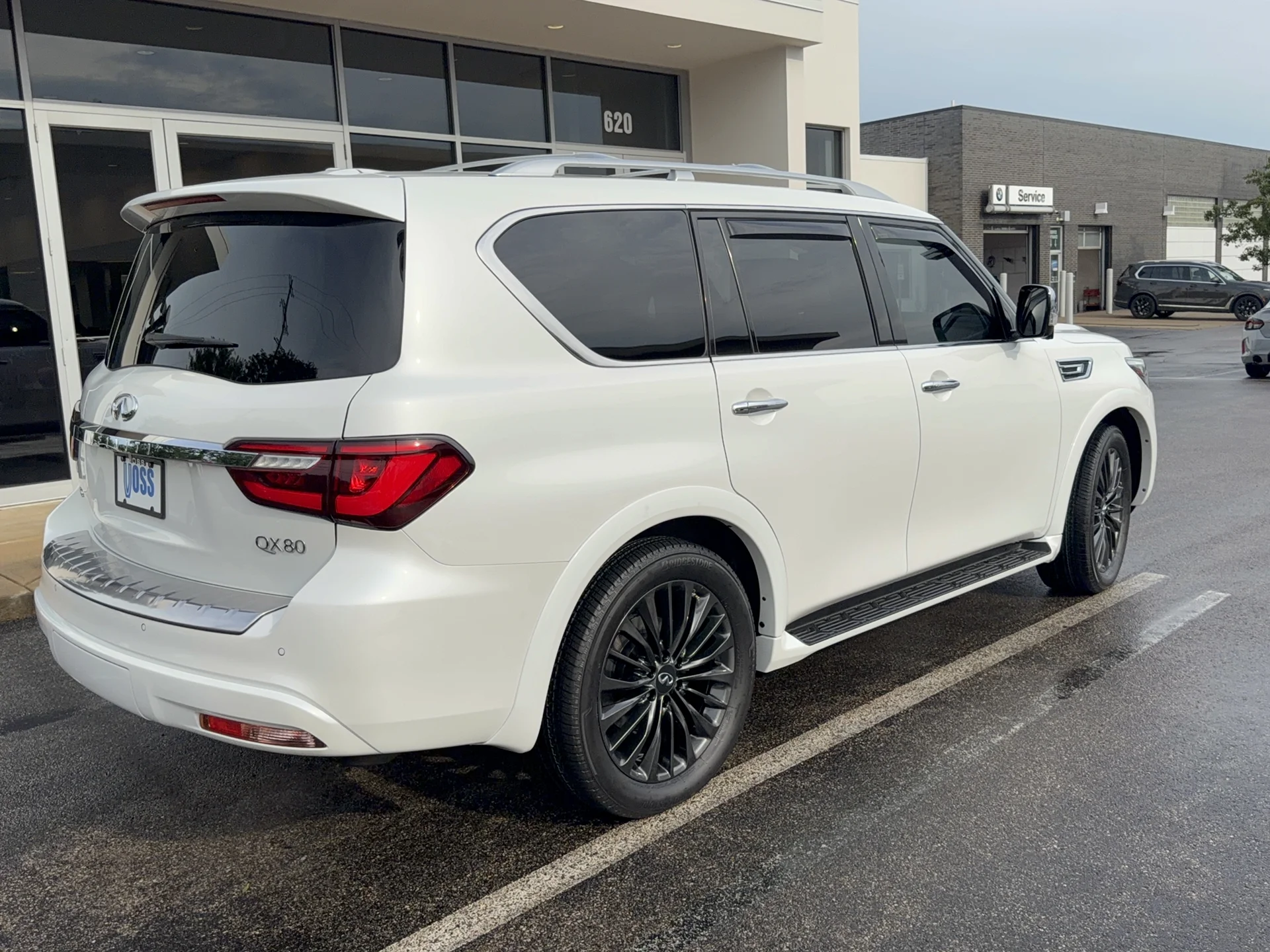Used 2023 Moonstone White INFINITI Sensory image 3