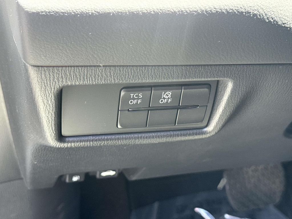 Used 2019 White Mazda Touring image 28