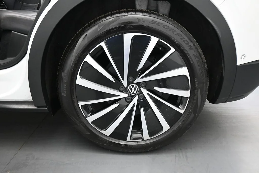 Used 2024 White Volkswagen S image 22