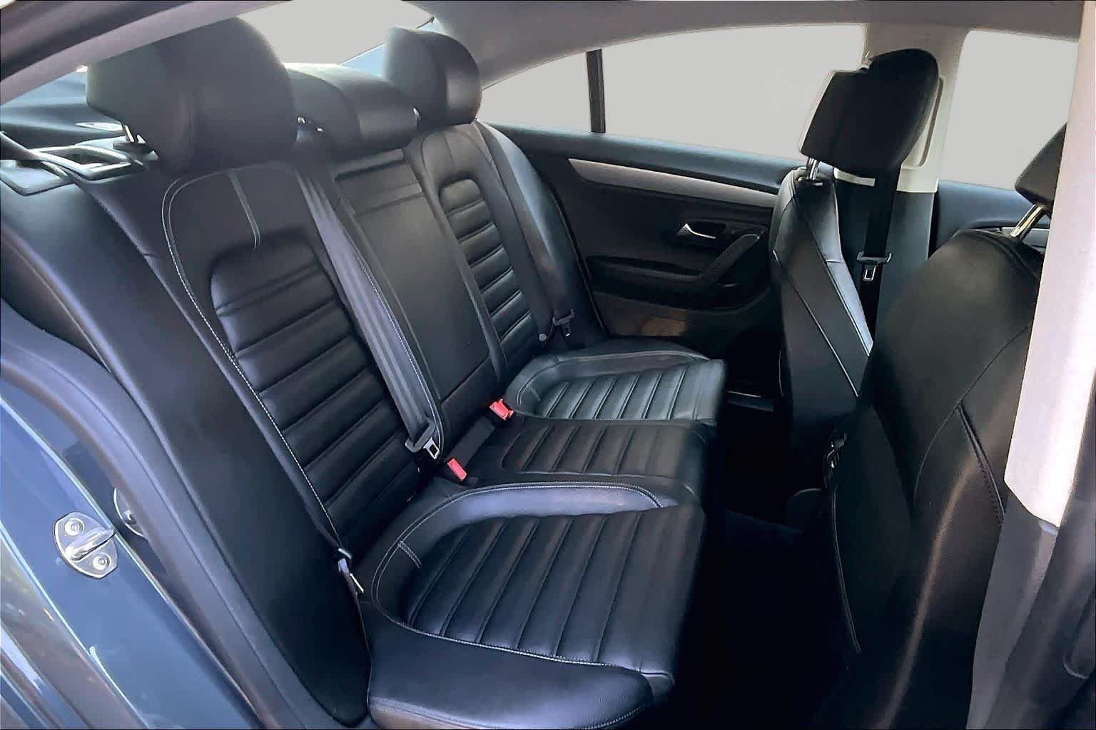 Used 2014 Island Gray Metallic Volkswagen Sport image 20