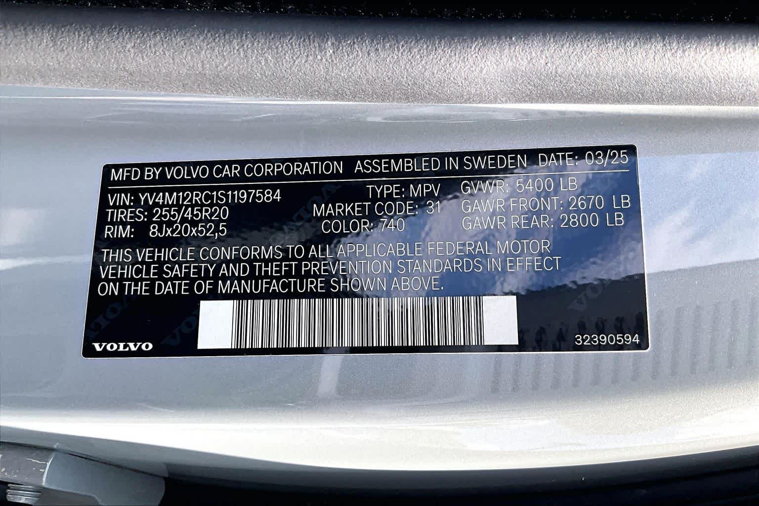 Used 2025 Vapour Grey Metallic Volvo Plus image 32