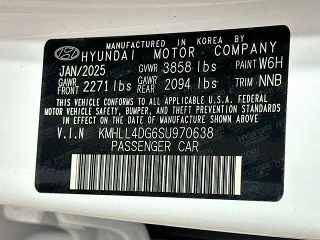 Certified Pre-Owned 2025 Hyundai Elantra SE