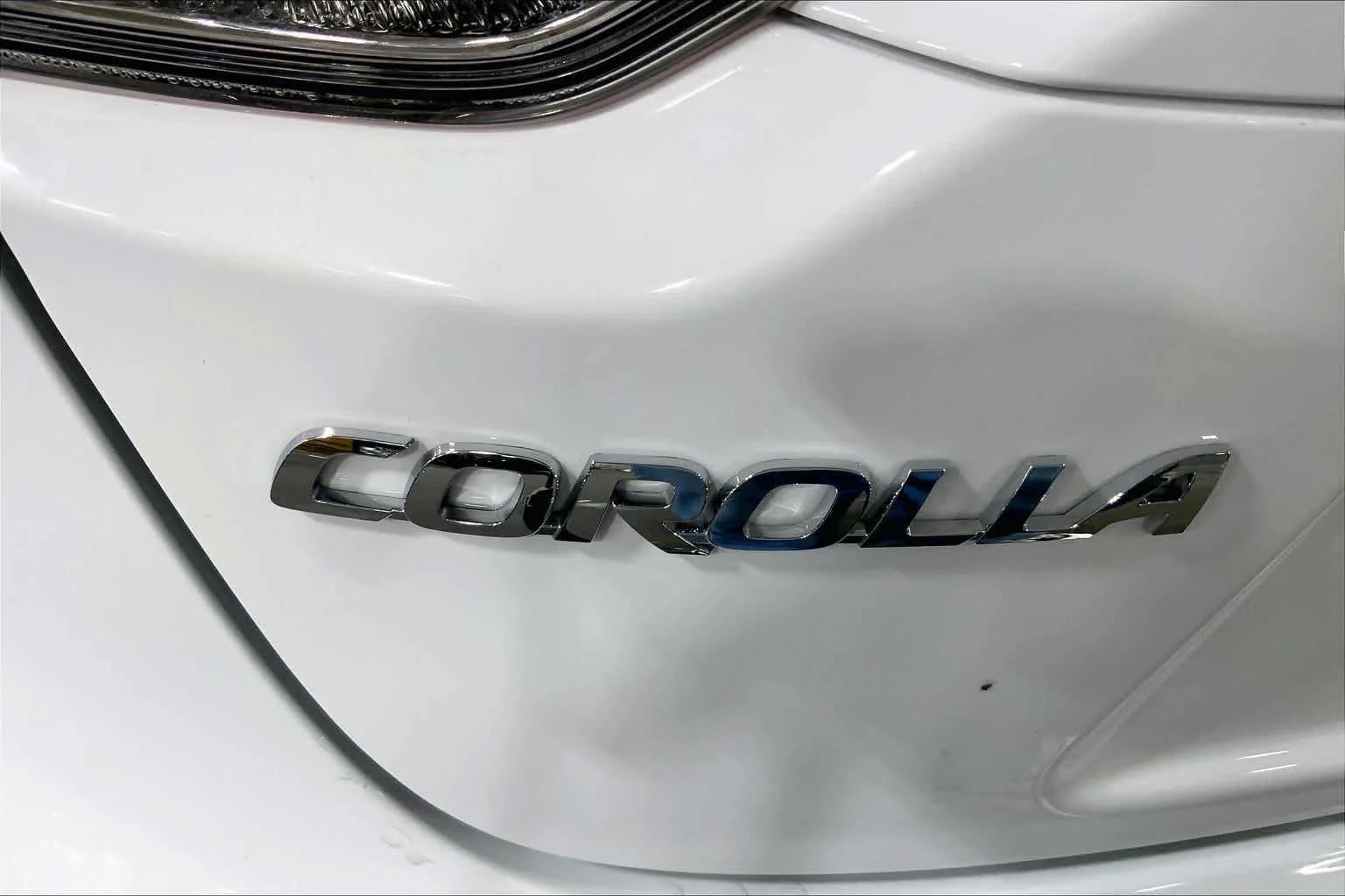Used 2024 Ice Cap Toyota LE image 10