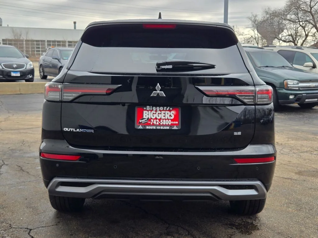 New 2026 Black Mitsubishi SE image 11
