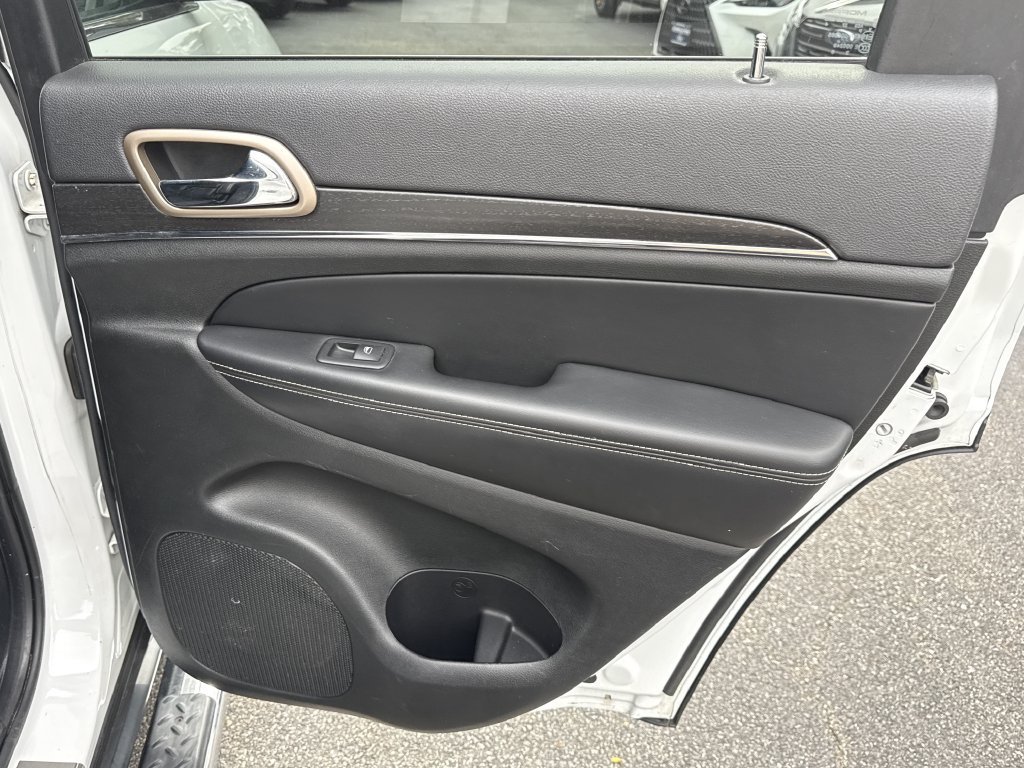 Used 2015 White Jeep Limited image 30