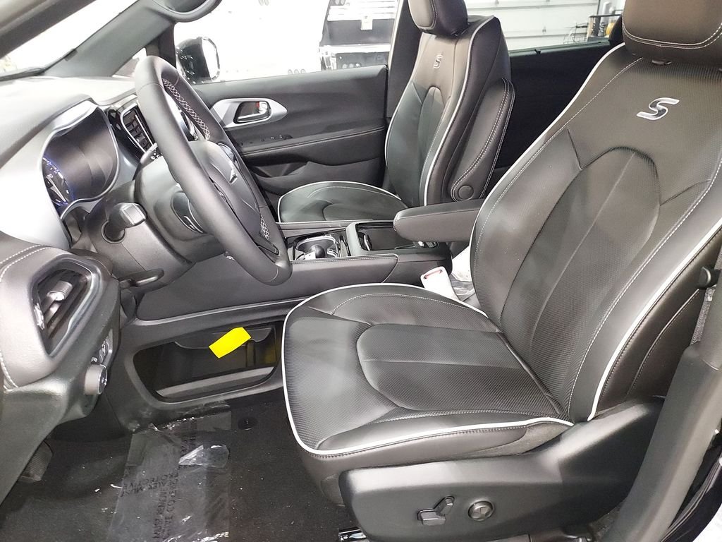 2026 Chrysler Pacifica Limited - Photo 20