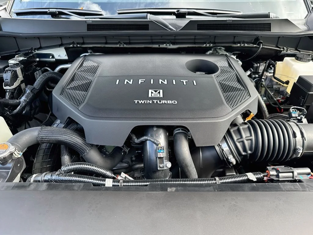 New 2027 RADIANT WHITE INFINITI Luxe 4WD image 33