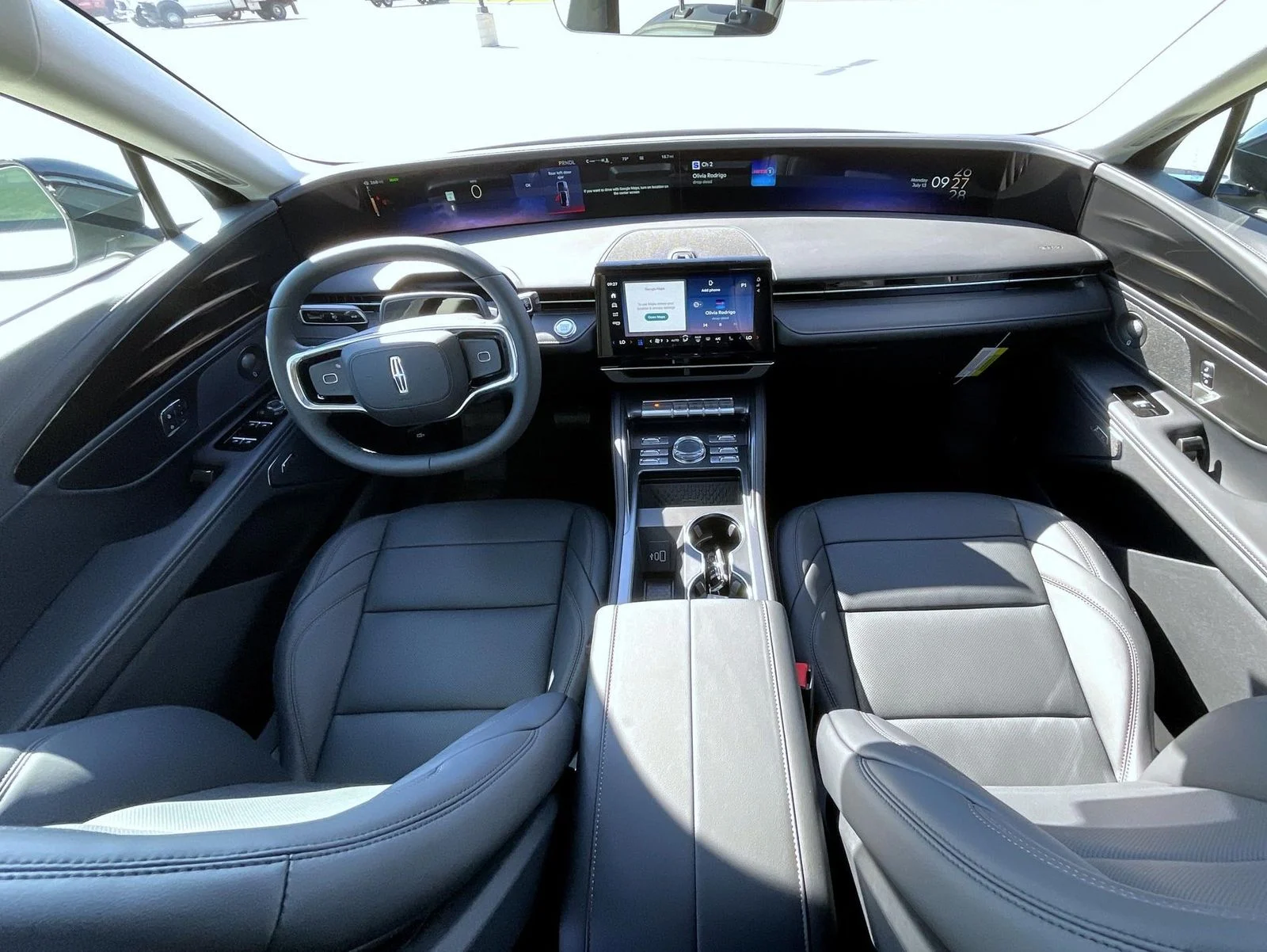 New 2026 White Lincoln Premiere image 15