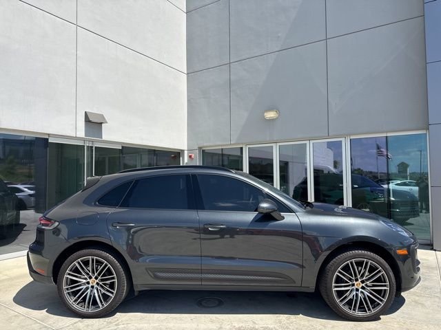 2024 Porsche Macan T - Photo 8