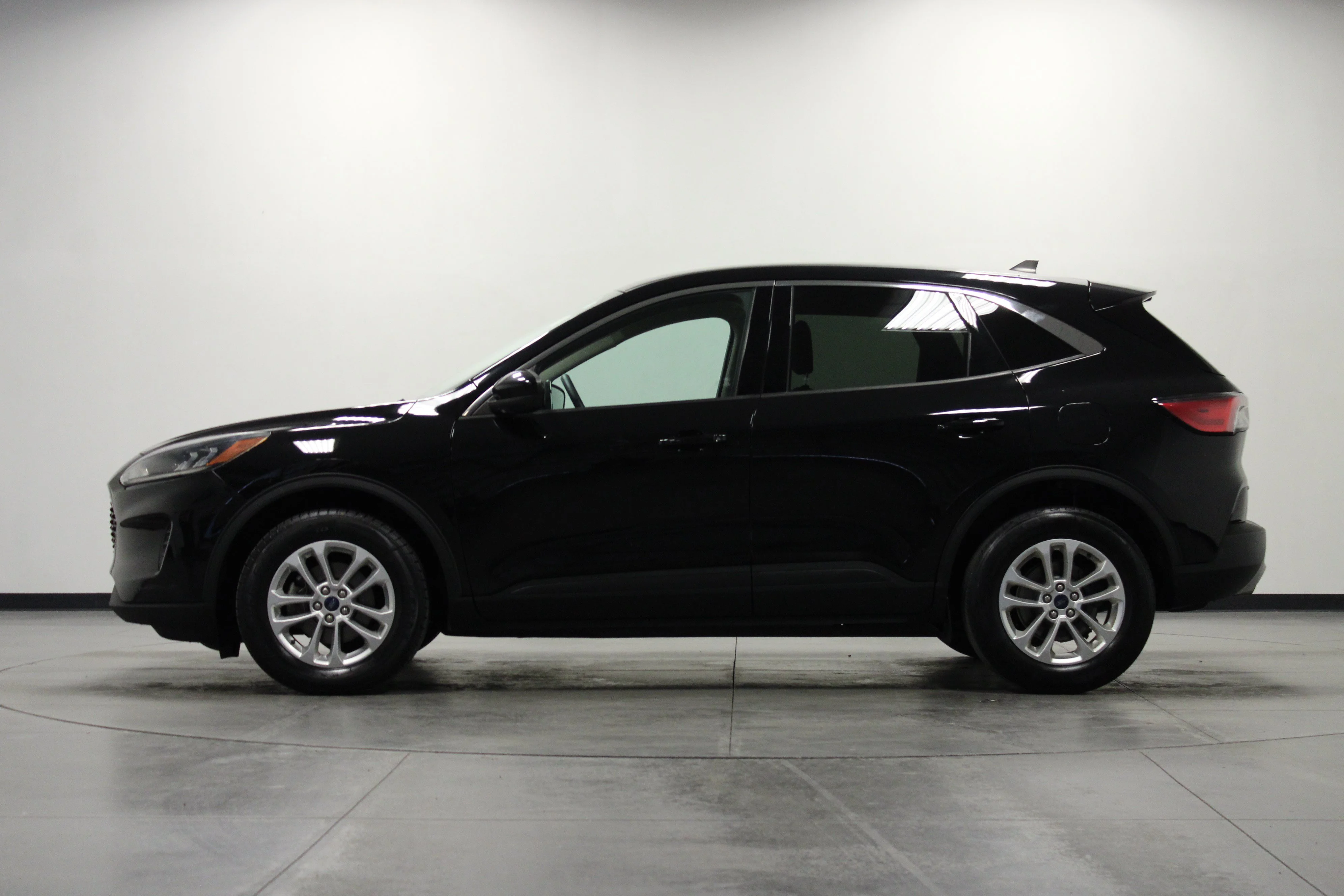 Used 2020 Black Metallic Ford SE image 7