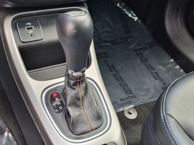 Used 2018 White Jeep Latitude image 21