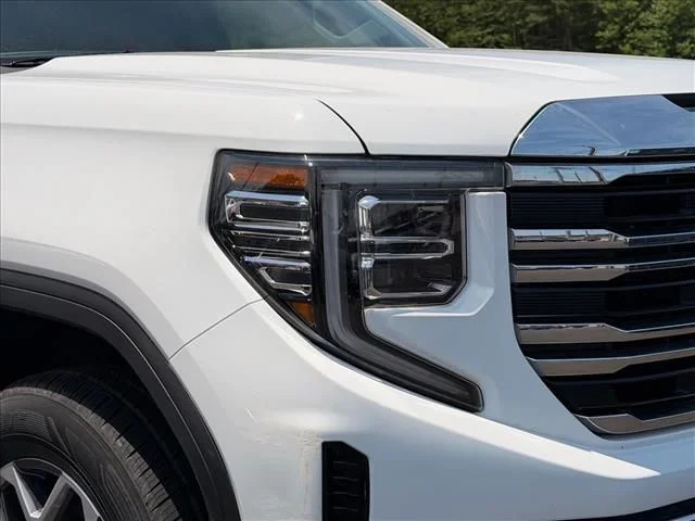 Used 2024 White GMC SLT image 12