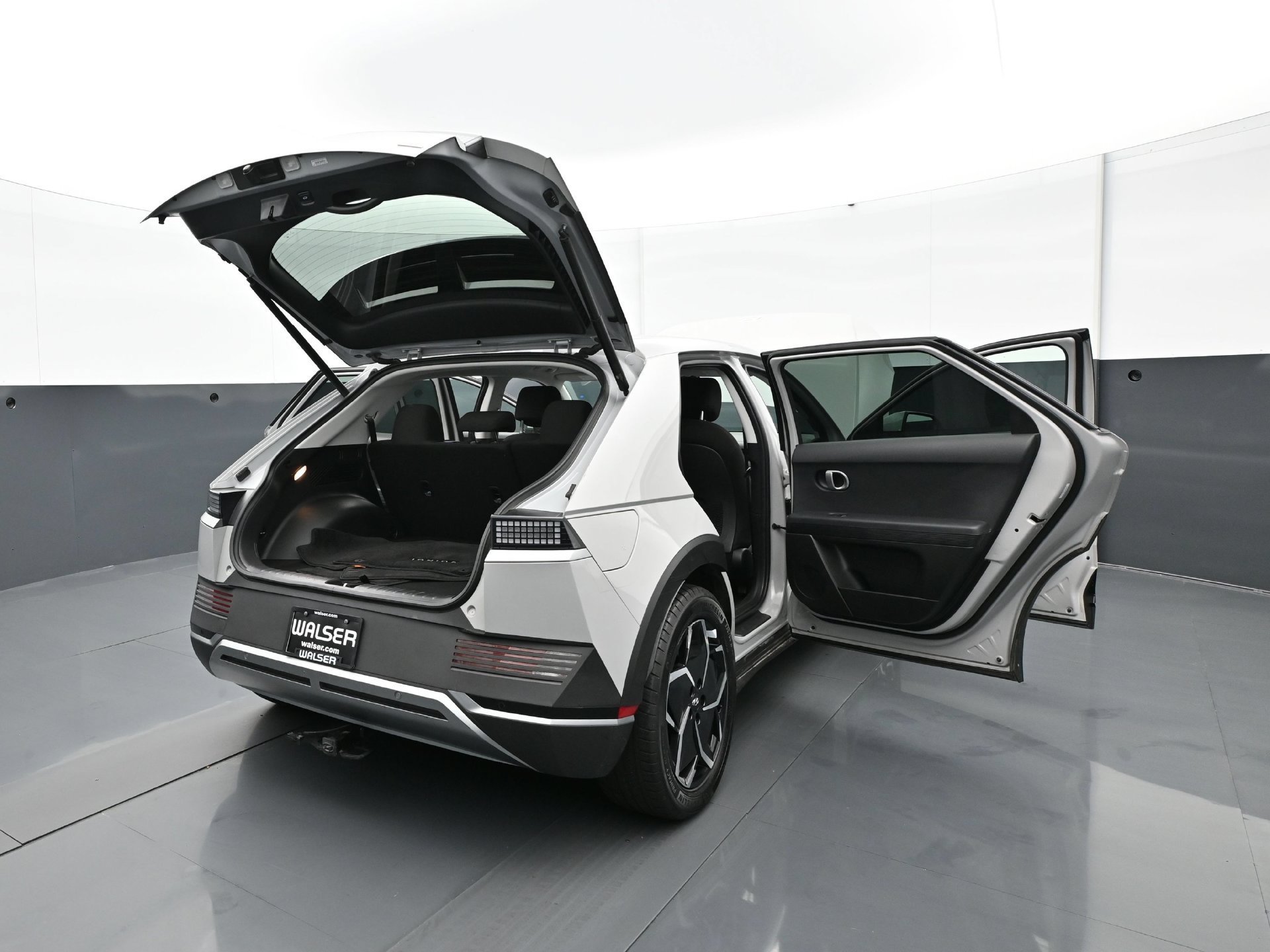Used 2024 Cyber Gray Hyundai SEL AWD image 39
