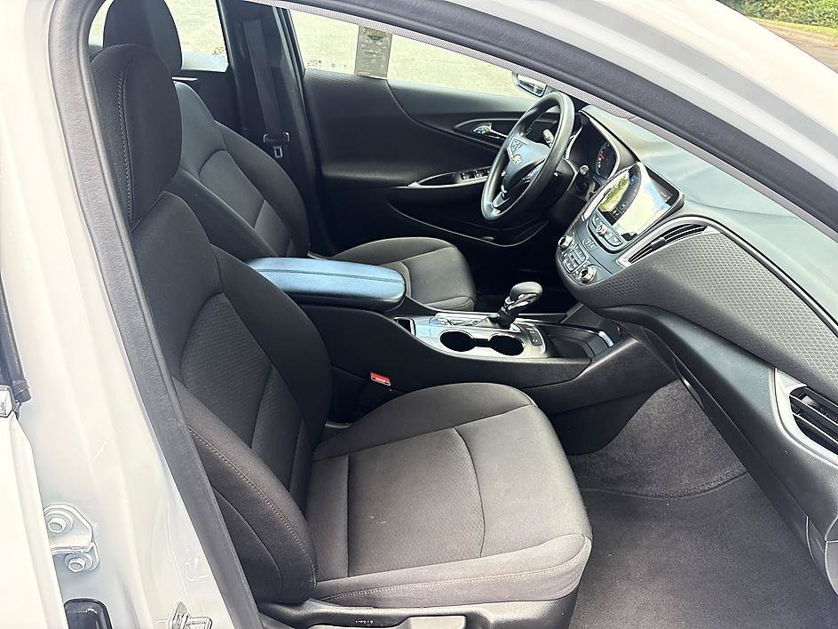 Used 2025 Summit White Chevrolet LT image 20