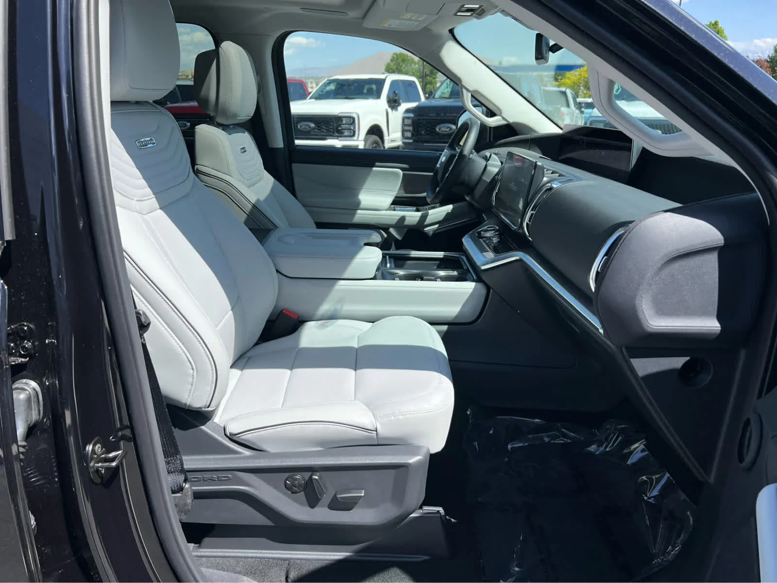 New 2026 Agate Black Metallic Ford MAX Platinum® image 17