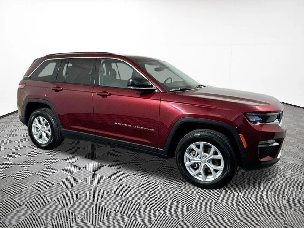 Used 2023 Velvet Jeep Limited image 5