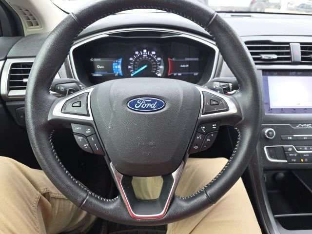 Used 2019 Black Ford SE image 13
