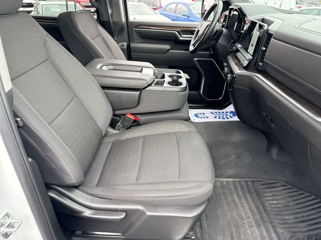 Used 2025 Summit White Chevrolet LT image 28