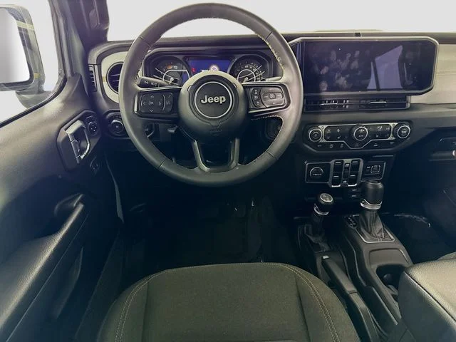 Used 2024  Jeep Sport S image 21