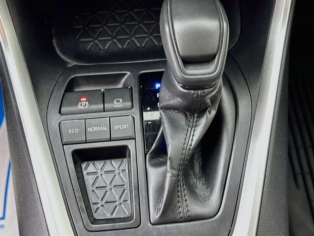 Used 2022 Midnight Black Metallic Toyota LE image 20