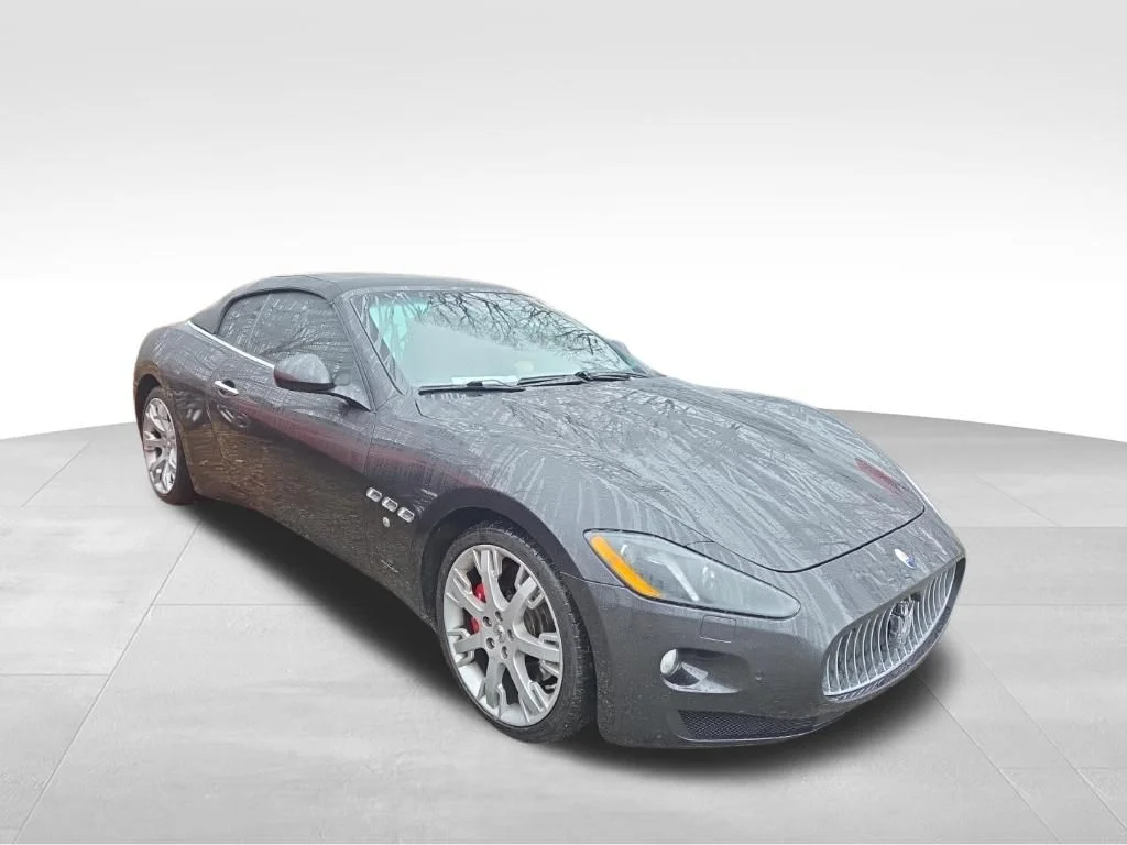 Used 2015  Maserati Base image 2