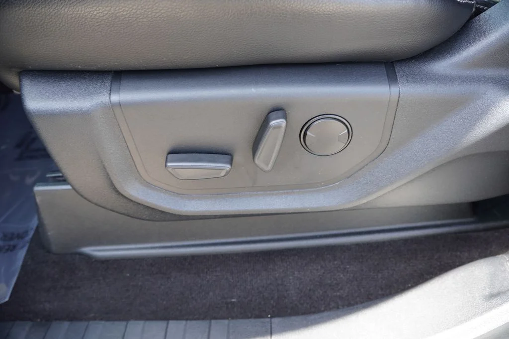 Certified Used 2020 Oxford White Ford Lariat image 24