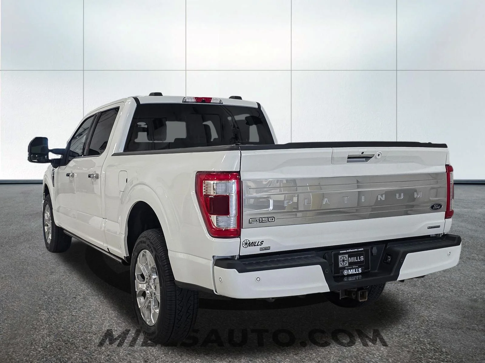Used 2023  Ford Platinum image 5