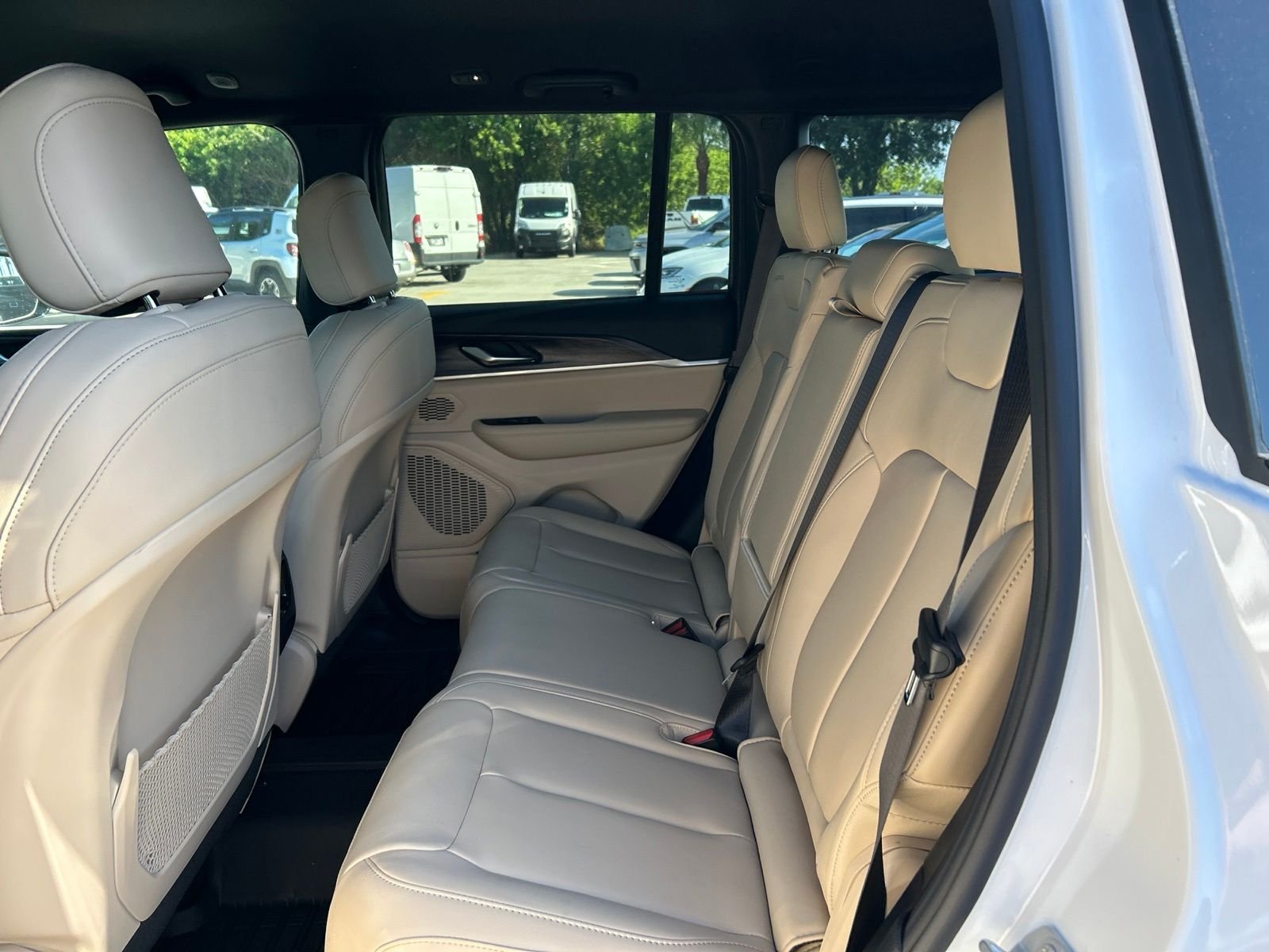 Used 2026 White/off-white Jeep Limited image 10