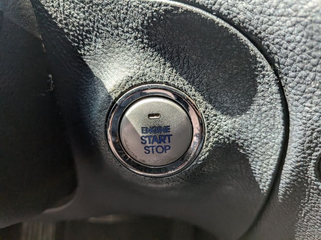 Used 2010 Gray Hyundai 3.8 image 17