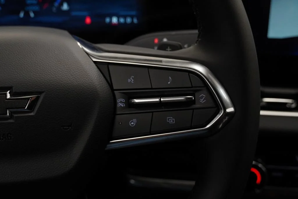 New 2027 Mosaic Black Metallic Chevrolet LT image 21