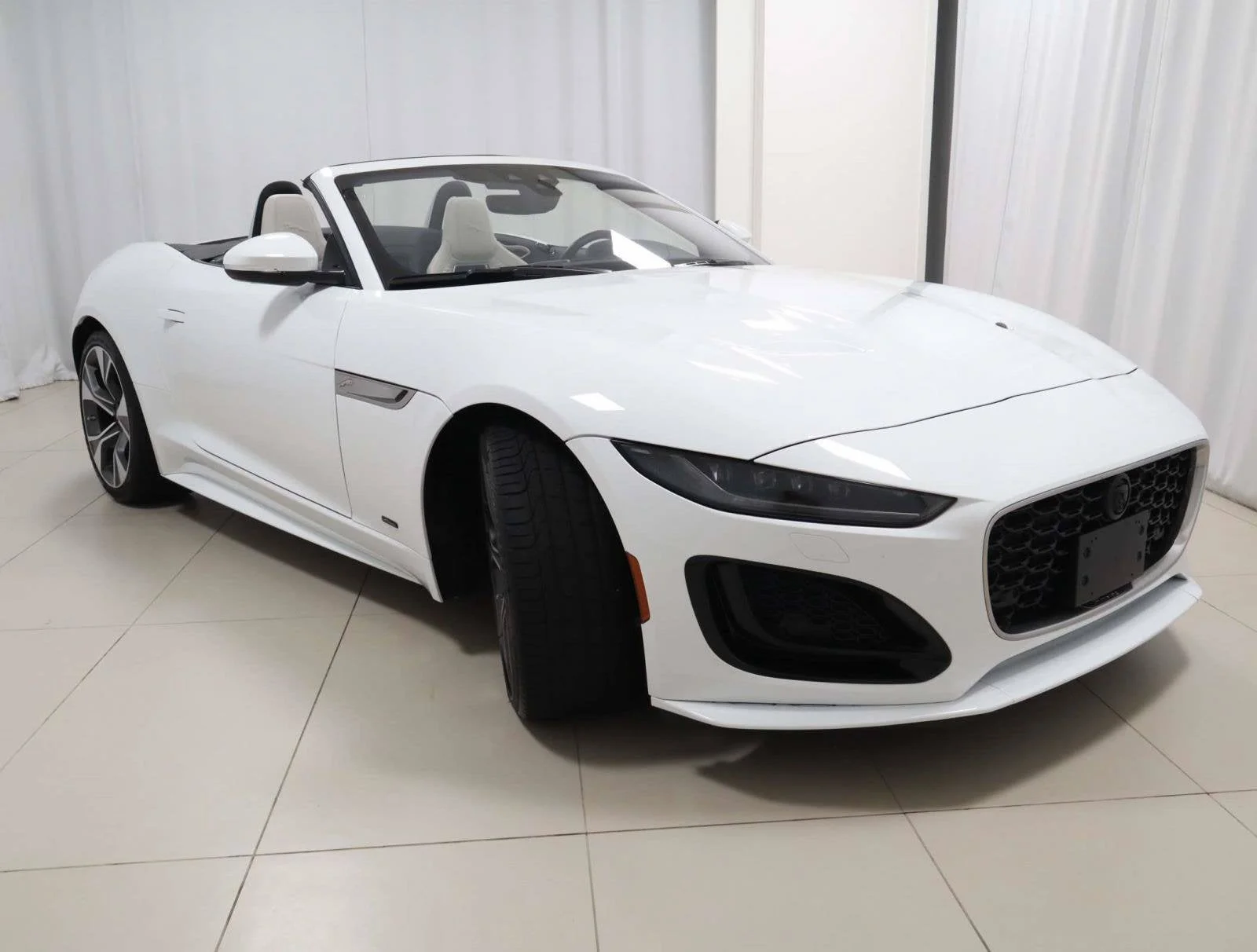 Used 2024 White Jaguar 75 image 7
