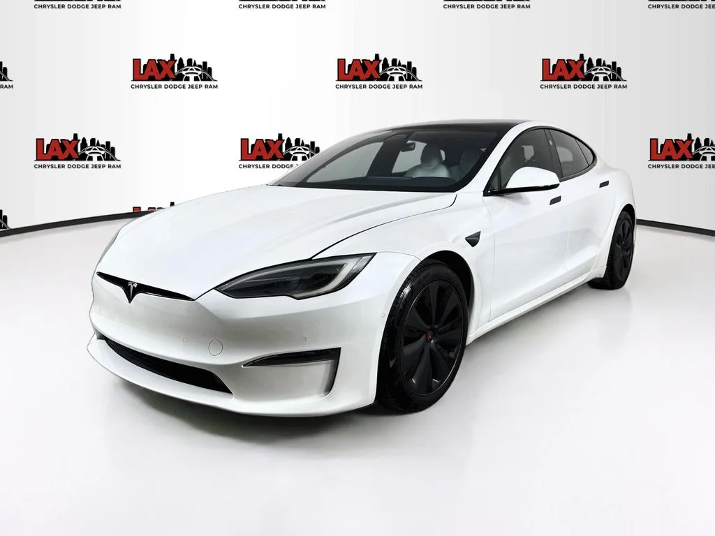 Used 2023 White Tesla Plaid image 3