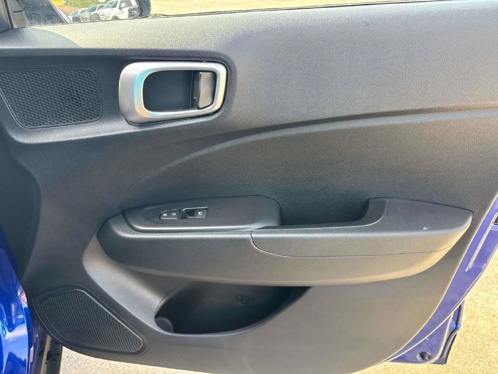 Used 2025 Blue Hyundai SEL image 31