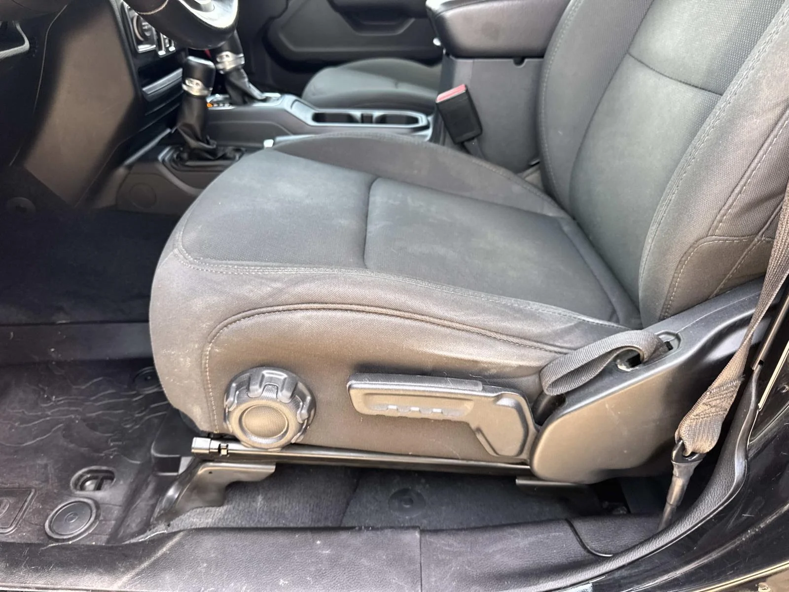 Used 2022 Black Jeep Sport S image 16