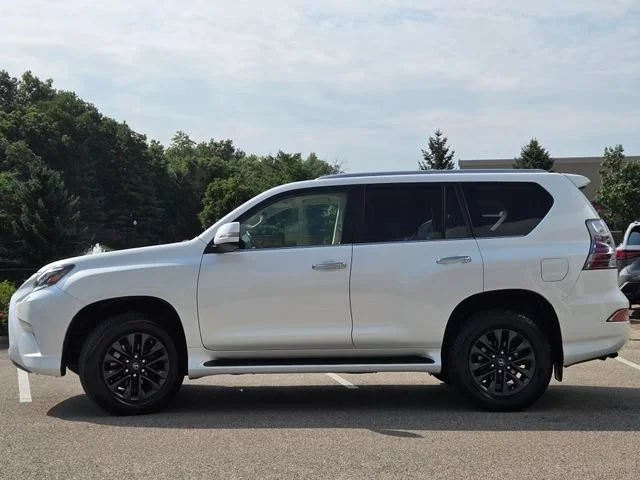 Used 2020 Starfire Pearl Lexus 460 image 21