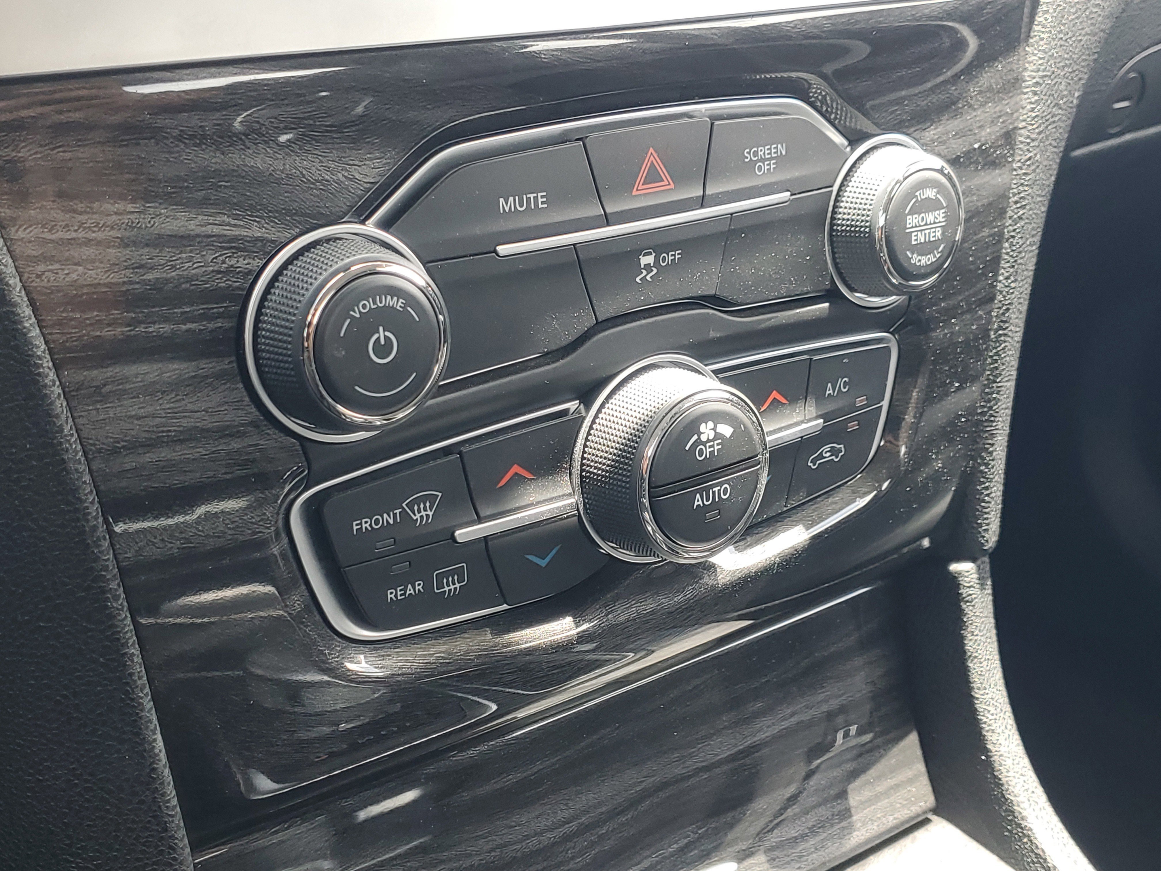 Used 2022 Frostbite Chrysler Touring image 27