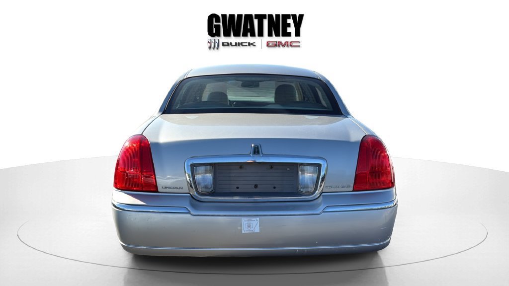 Used 2009 Lincoln Town Car Signature Limited with VIN 2LNHM82V79X600569 for sale in North Little Rock, AR